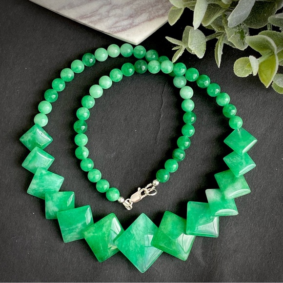 Green Jade Necklace Earring Set Handmade Gemstone Jewelry - Picture 4 of 9